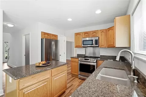 Kitchen - 25 Rustic Brook Ct, Springboro, OH 45066 photo 3 of 4
