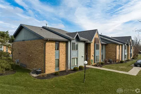 1943 Washington South Dr, Washington Township, OH 45458