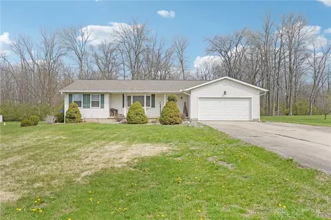 203 N Bickett Rd, Xenia, OH 45385