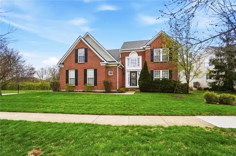 Exterior - 1800 Olde Haley Dr, Centerville, OH 45458 photo 2 of 8