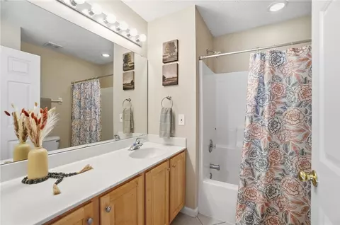 Bath - 1800 Olde Haley Dr, Centerville, OH 45458 photo 4 of 5