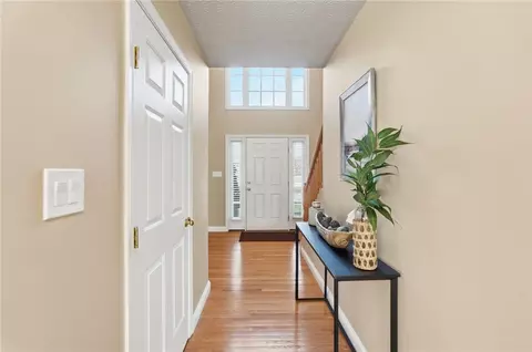 Entry Way - 1800 Olde Haley Dr, Centerville, OH 45458 photo 2 of 5