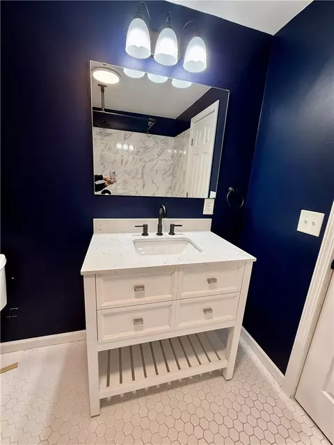 Bath - 1415 Montego Dr, Springfield, OH 45503 photo 1 of 5
