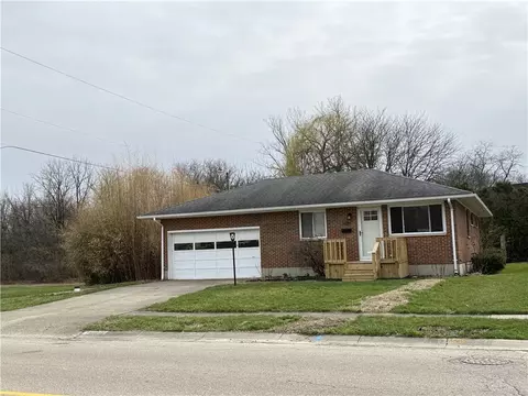 1415 Montego Dr, Springfield, OH 45503