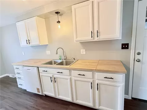 Kitchen - 1415 Montego Dr, Springfield, OH 45503 photo 1 of 4