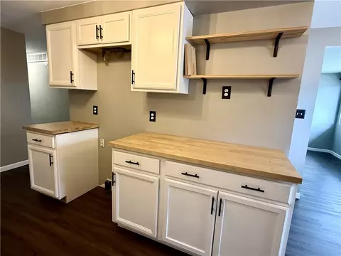 Kitchen - 1415 Montego Dr, Springfield, OH 45503 photo 2 of 4