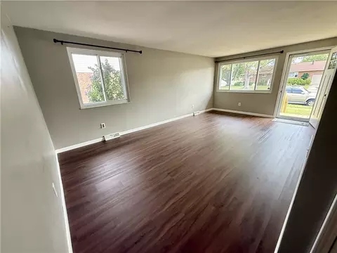 Living - 1415 Montego Dr, Springfield, OH 45503 photo 3 of 4