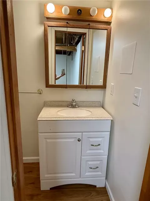 Bath - 1415 Montego Dr, Springfield, OH 45503 photo 4 of 5