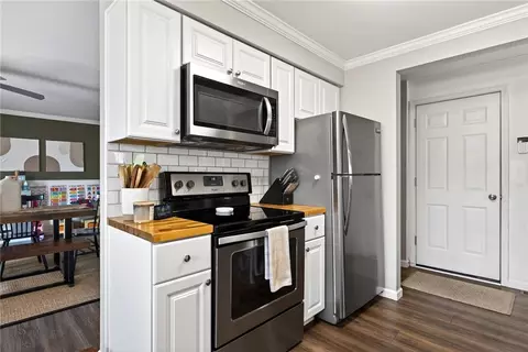 Kitchen - 2660 Mohican Ave, Kettering, OH 45429 photo 3 of 5