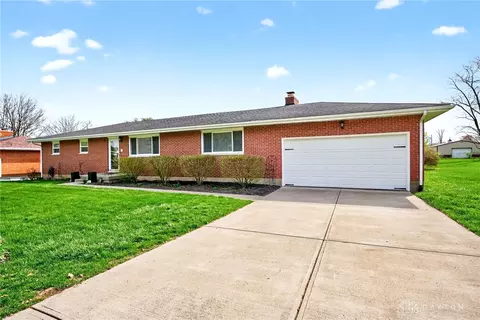 8902 Garland Ave, Carlisle, OH 45005