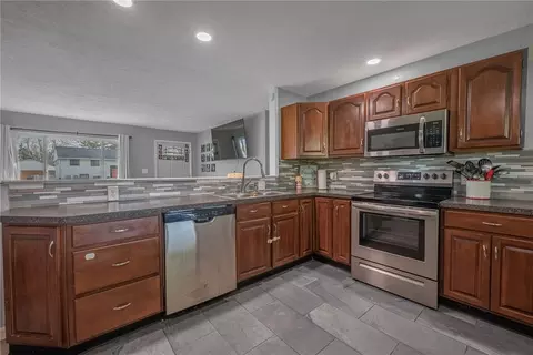 Kitchen - 60 John St, Franklin, OH 45005 photo 5 of 5