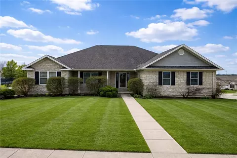 930 Oak Hill Ct, Troy, OH 45373