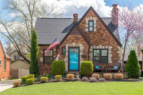 244 Orchard Dr, Oakwood, OH 45419