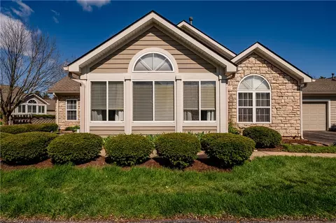 139 Edinburgh Village Dr, Centerville, OH 45458