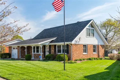 320 N Garber Dr, Tipp City, OH 45371