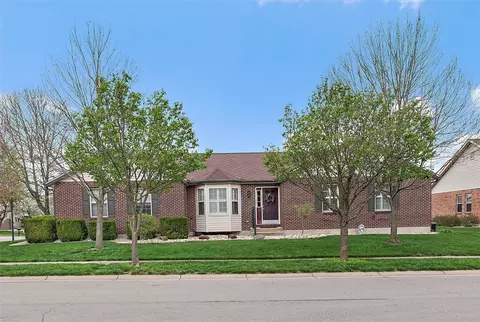 3302 Village Dr, Fairfield, OH 45014