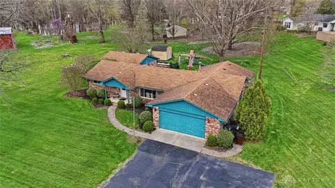 1008 Steven Circle Dr, New Carlisle, OH 45344