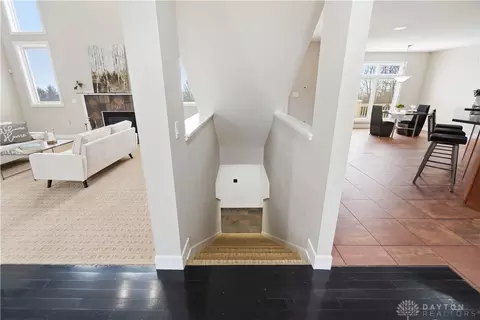 Entry Way - 7545 Deer Path Ct, Springboro, OH 45066 photo 7 of 9