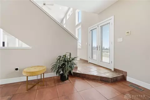 Entry Way - 7545 Deer Path Ct, Springboro, OH 45066 photo 6 of 9