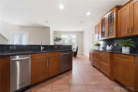 Kitchen - 7545 Deer Path Ct, Springboro, OH 45066 photo 7 of 8