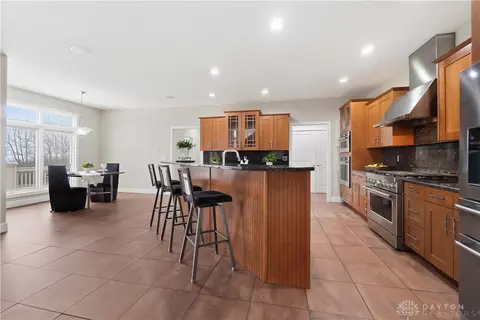 Kitchen - 7545 Deer Path Ct, Springboro, OH 45066 photo 2 of 8