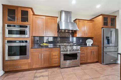 Kitchen - 7545 Deer Path Ct, Springboro, OH 45066 photo 5 of 8