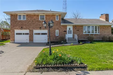 Exterior - 804 Lovetta Dr, Kettering, OH 45429 photo 7 of 8