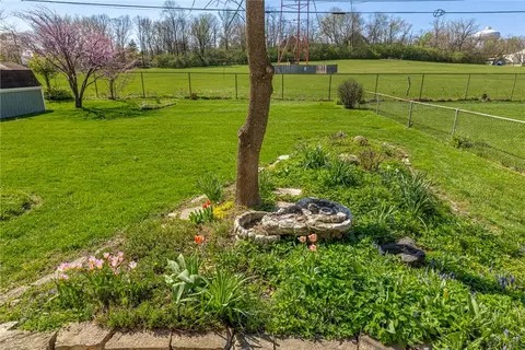 Exterior - 804 Lovetta Dr, Kettering, OH 45429 photo 2 of 8