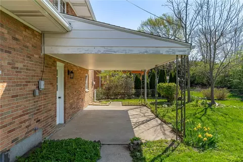Exterior - 804 Lovetta Dr, Kettering, OH 45429 photo 4 of 8