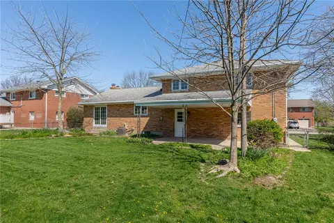 Exterior - 804 Lovetta Dr, Kettering, OH 45429 photo 6 of 8