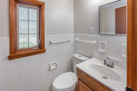 Bath - 804 Lovetta Dr, Kettering, OH 45429 photo 3 of 3