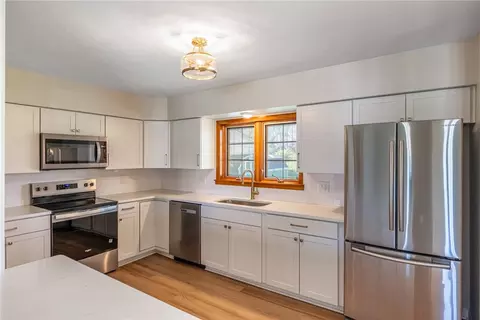 Kitchen - 804 Lovetta Dr, Kettering, OH 45429 photo 4 of 4