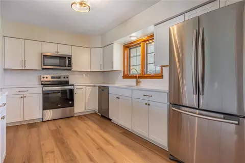 Kitchen - 804 Lovetta Dr, Kettering, OH 45429 photo 2 of 4