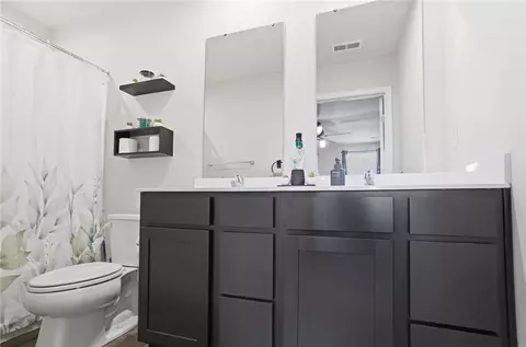 Bath - 207 Chesapeake Cir, Springfield, OH 45505 photo 2 of 6