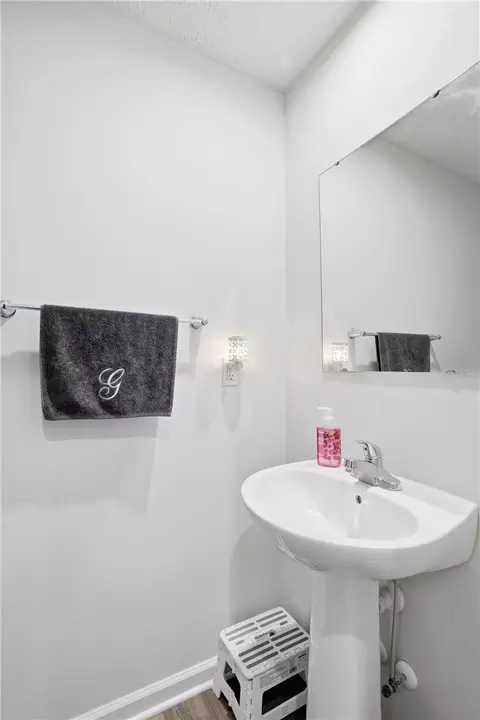 Bath - 207 Chesapeake Cir, Springfield, OH 45505 photo 1 of 6