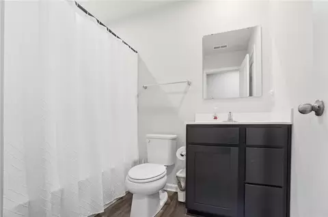 Bath - 207 Chesapeake Cir, Springfield, OH 45505 photo 5 of 6
