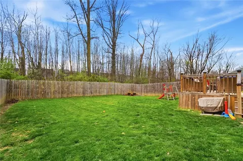 Exterior - 207 Chesapeake Cir, Springfield, OH 45505 photo 6 of 9