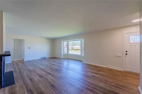 Living - 1708 Brookhollow Dr, Springfield, OH 45504 photo 3 of 5