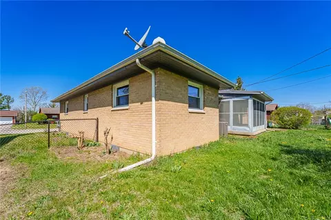 Exterior - 1708 Brookhollow Dr, Springfield, OH 45504 photo 6 of 9