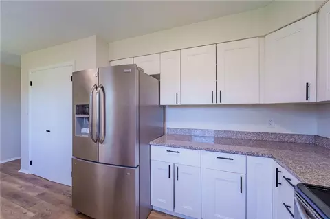 Kitchen - 1708 Brookhollow Dr, Springfield, OH 45504 photo 3 of 5