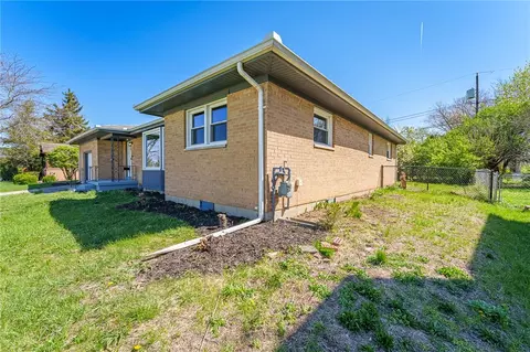 Exterior - 1708 Brookhollow Dr, Springfield, OH 45504 photo 3 of 9