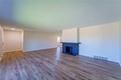 Living - 1708 Brookhollow Dr, Springfield, OH 45504 photo 2 of 5