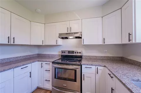Kitchen - 1708 Brookhollow Dr, Springfield, OH 45504 photo 4 of 5