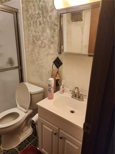 Bath - 1262 Surface Rd, Eaton, OH 45320 photo 2 of 2