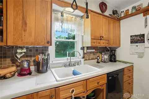 Kitchen - 2064 Fairfield Pike, Springfield, OH 45502 photo 4 of 4
