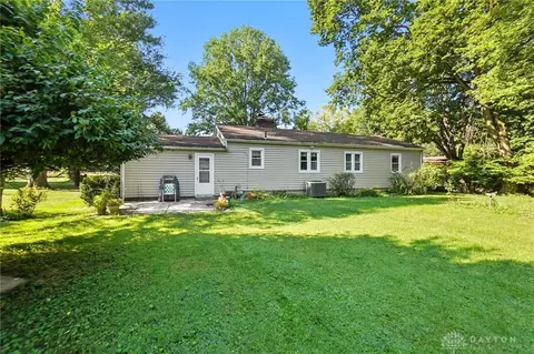 Exterior - 2064 Fairfield Pike, Springfield, OH 45502 photo 4 of 11