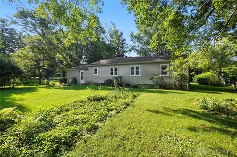 Exterior - 2064 Fairfield Pike, Springfield, OH 45502 photo 6 of 11