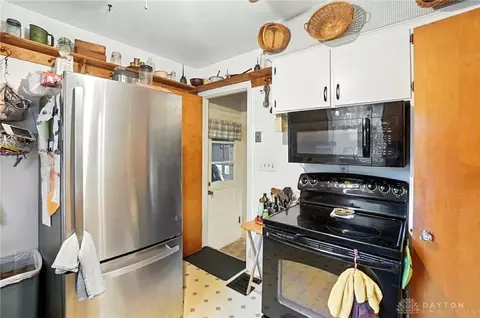 Kitchen - 2064 Fairfield Pike, Springfield, OH 45502 photo 3 of 4