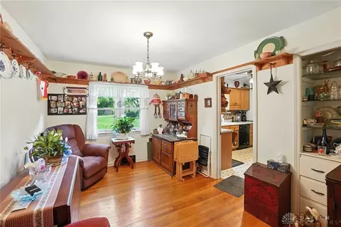 Dining - 2064 Fairfield Pike, Springfield, OH 45502 photo 1 of 2