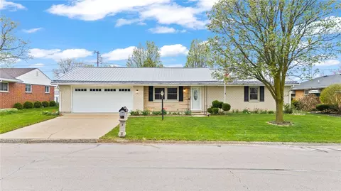 1344 Oaktree Dr, Greenville, OH 45331